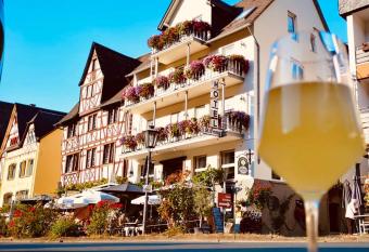 Hotel St. Georg allows 18 year olds to book a room