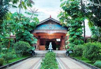 Melva Balemong has Balcony rooms