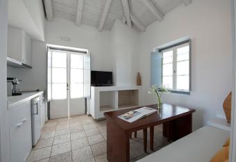 Orloff Resort has rooms with a private hot tub