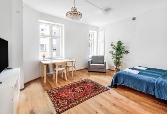 WeHost Oikokatu allows 18 year olds to book a room