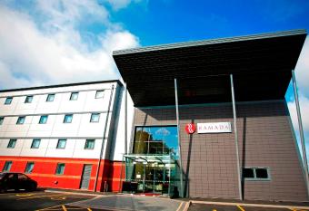 Ramada Birmingham Oldbury M5 J2 allows 18 year olds to book a room
