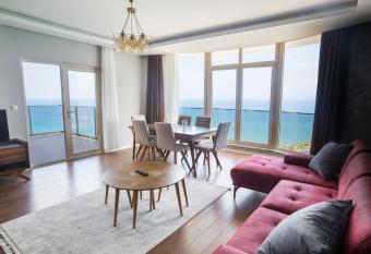 Royal Comfort Hotel has Balcony rooms