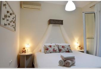 Cozy home with great view in Ancient Corinth allows 18 year olds to book a room