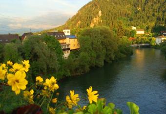 Hotel-Gasthof Restaurant Murblick allows 18 year olds to book a room