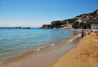 Avda Almadraba has Balcony rooms