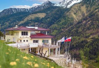 B&B Das Land-Palais - Private Luxury Hideaway has Balcony rooms