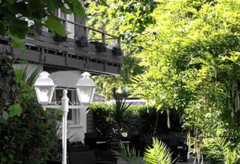 L auberge de la pointe allows 18 year olds to book a room