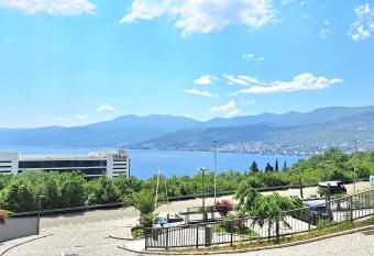 Flumine has Balcony rooms