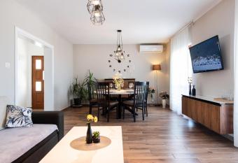 Superior Apartment Sincic allows 18 year olds to book a room