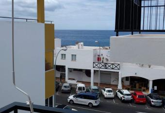 Casa Laura Vivienda Vacacional allows 18 year olds to book a room