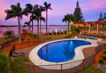 Waters Edge Port Macquarie has Balcony rooms