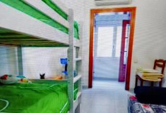 Piso luminoso en Barcelona has rooms with a private hot tub