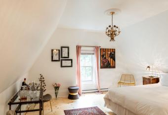 Merrill House has Balcony rooms