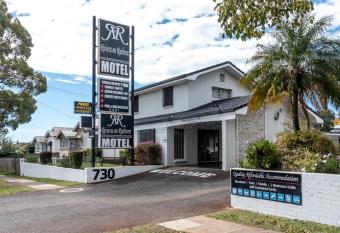 Riviera on Ruthven allows 18 year olds to book a room