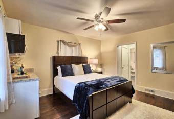 Relaxing, Comfortable, Private Bedroom allows 18 year olds to book a room