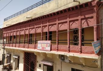 Abhay Villas Guest House has Balcony rooms