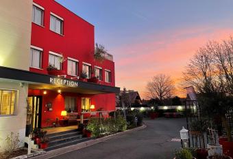 Villa Rambouillet has Balcony rooms