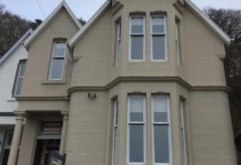 Blair Villa South allows 18 year olds to book a room