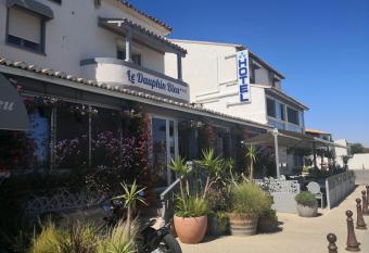 Le Dauphin Bleu has Balcony rooms