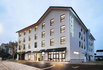 Cendre Hotel (Lingering Garden and Tiger Hill) allows 18 year olds to book a room