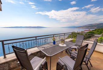 Villa Arca Adriatica has Balcony rooms