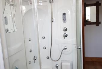 Room @ Jasmine Cottage allows 18 year olds to book a room