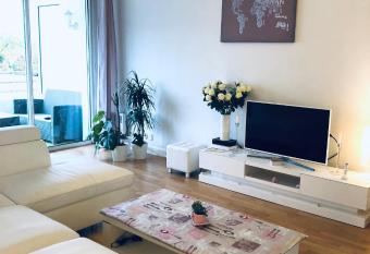 Appartement cosy et tr  s bien situ   has Balcony rooms