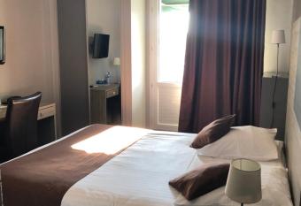 Logis - H  tel du Nord et Restaurant La Table d Elisa allows 18 year olds to book a room