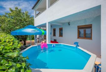 Apartman Summer Breeze has Balcony rooms