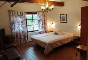 Tahkonhovi Golden Chalet has rooms with a private hot tub