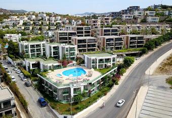 Royal Palm Residence has Balcony rooms