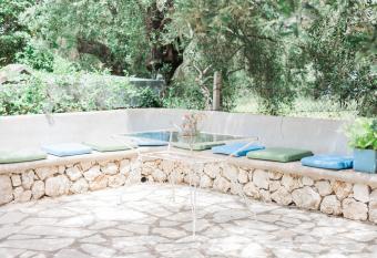 Afroditi Pansion has Balcony rooms