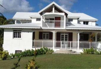 Appartement de 2 chambres avec balcon et wifi a Petit Canal a 4 km de la plage has Balcony rooms