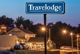 Travelodge by Wyndham Airport Platte City has Smoking rooms