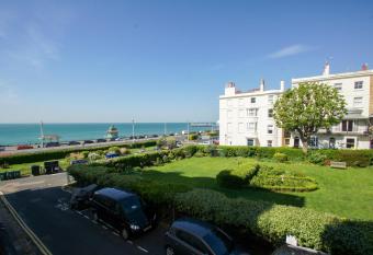 Regency Apartment - Sea View - by Brighton Holiday Lets has Balcony rooms