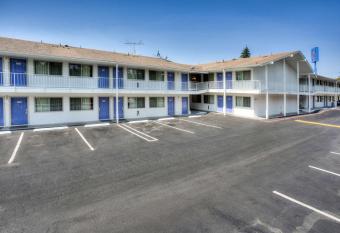 Motel 6-Tigard, Or - Portland South - Lake Oswego allows 18 year olds to book a room