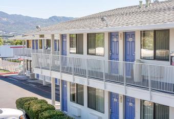 Motel 6 Ukiah allows 18 year olds to book a room