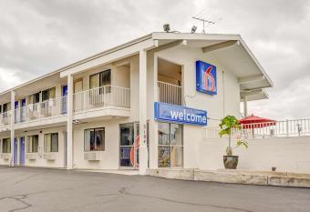 Motel 6 Portland Central allows 18 year olds to book a room