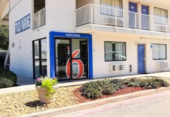 Motel 6 Abilene allows 18 year olds to book a room