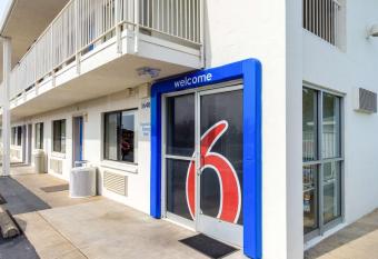 Motel 6 Redding Central allows 18 year olds to book a room