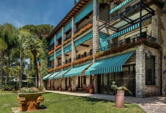 Augustus Hotel & Resort has Balcony rooms