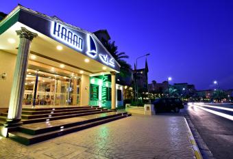 Karan Hotel has Balcony rooms