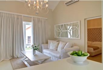 Homestead Villas has rooms with a private hot tub