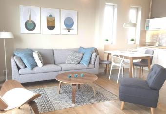 Urban ZEN with View - City Break Apartments allows 18 year olds to book a room