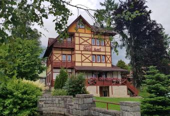 Penzi  n Villa Mon Ami has Balcony rooms