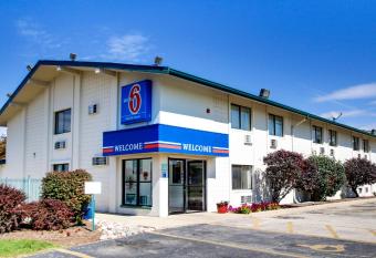 Motel 6 Normal Bloomington Area allows 18 year olds to book a room