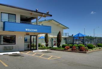 Rodeway Inn Fort Smith I-40 has Smoking/Balcony rooms