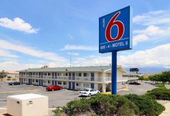 Motel 6 Albuquerque Midtown allows 18 year olds to book a room