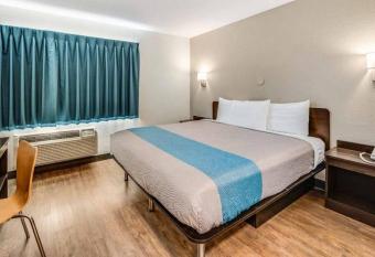 Motel 6 Fort Wayne In allows 18 year olds to book a room