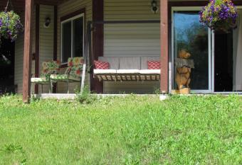 Peaceful 3 bdrm Alaskan getaway allows 18 year olds to book a room